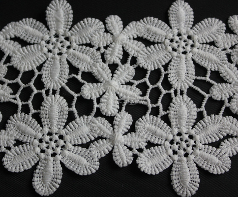 Qmilch Haftowane ozdobnej koronki trymowania Black / White Flower 11cm Wzór