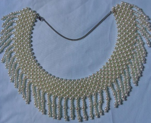 Wielu Kręgi Kobiet Dress Chain Pearl Bead Collar OEM ODM Biała