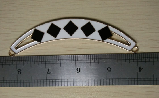 Niestandardowe Połowa Owalny kształt Metal Collar Naszyjnik czarne w bieli