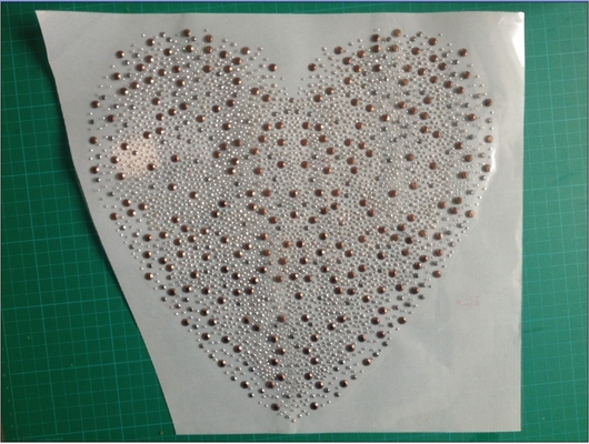 Piękny Półokrągły Hot fix serca wzór Transfery Rhinestone ciepła
