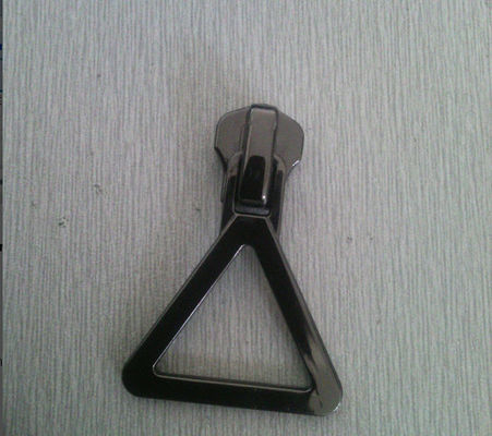 Eco friendly Alloy Zipper Wyciąga na ubrania Gunmetal Plating kształt trójkąta prostokątnego